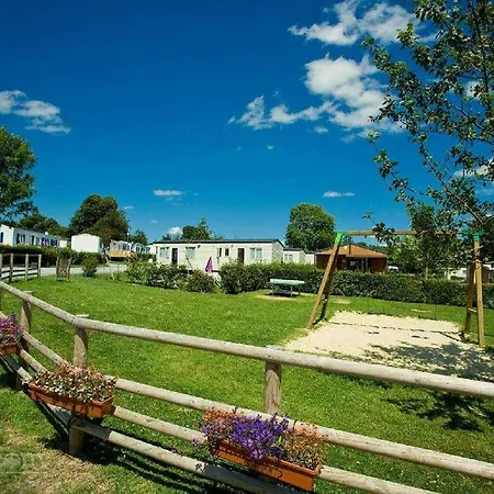 Domaine De Kompleks wypoczynkowy 4*